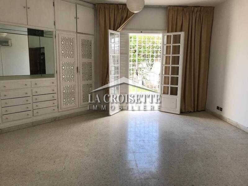 Villa  S+5 à La Soukra